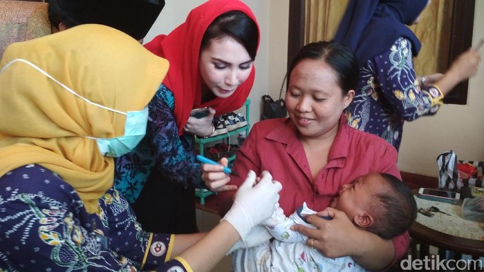 Di Indonesia sandiri cakupan imunisasi campak ada yang belum mencapai target. (Foto: Adhar Muttaqin) Di Indonesia sandiri cakupan imunisasi campak ada yang belum mencapai target. (Foto: Adhar Muttaqin)