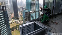 Salah satu gedung tertinggi di Indonesia ini akan menambah pasokan ruang perkantoran, ritel dan hiburan berkelas international di Jakarta.