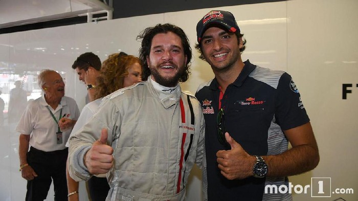 Jon Snow dan Ser Davos Bertarung Melalui F1