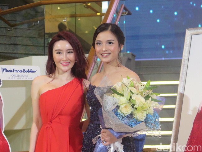 Meski pelangsingannya dibantu terapi, Chelsea tetap sesekali berolahraga. Ia pun memilih latihan pilates dan yoga. Foto: Rahmi Anjani/Wolipop