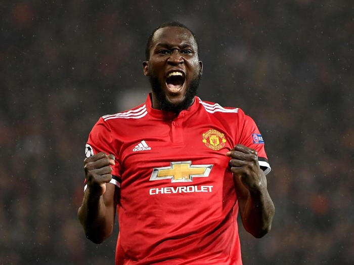 MANCHESTER, ENGLAND - SEPTEMBER 12:  Romelu Lukaku of Manchester United celebrates scoring his sides second goal during the UEFA Champions League Group A match between Manchester United and FC Basel at Old Trafford on September 12, 2017 in Manchester, United Kingdom.  (Photo by Shaun Botterill/Getty Images)