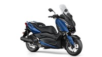 Fitur-fiturnya pun masih lengkap seperti XMAX dengan mesin lebih besar. Yamaha XMAX 125 memiliki Traction Control System (TCS) yang secara konstan memonitor roda belakang untuk menghindari roda kehilangan traksi.  Foto: Dok. Yamaha