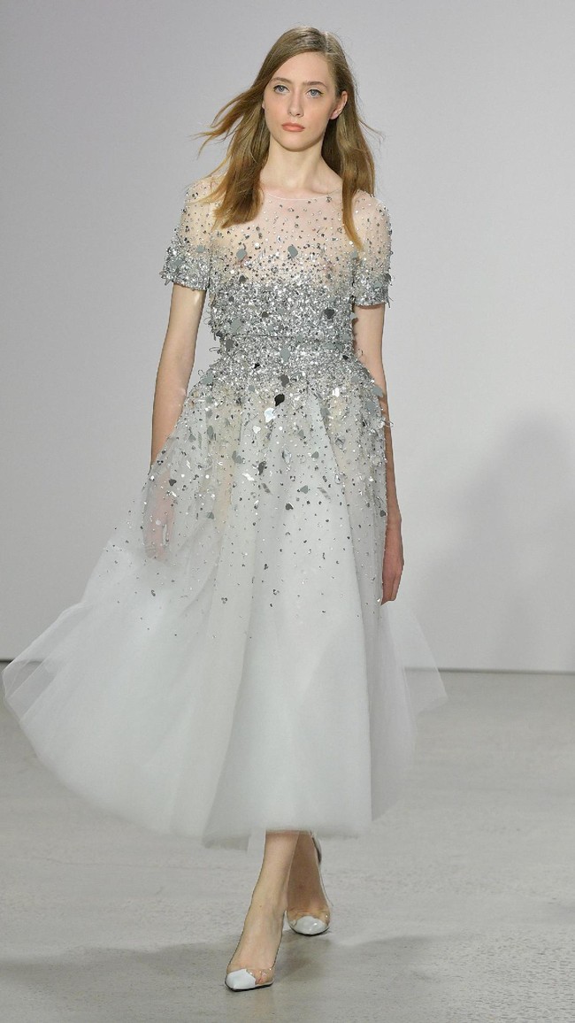 Model walks the runway for Oscar De La Renta fashion show during New York Fashion Week on September 11, 2017 in New York City.  (Photo by Slaven Vlasic/Getty Images)