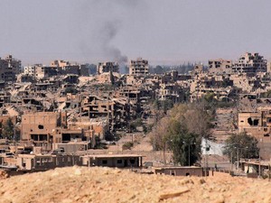 Serangan Udara Rusia Tewaskan Puluhan Orang di Deir al-Zour Suriah