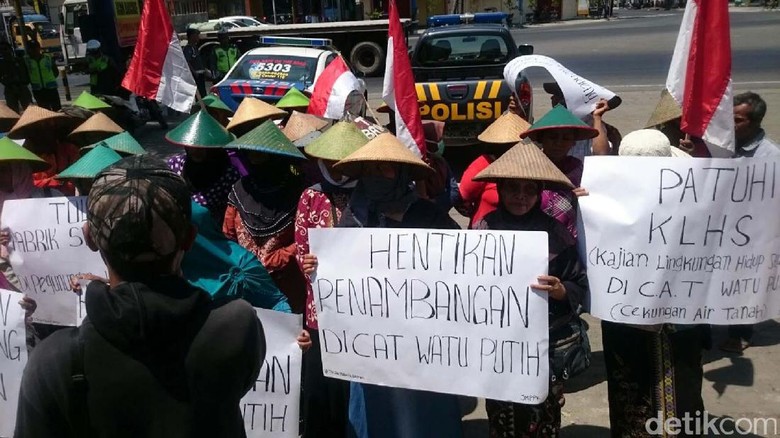 Demo Tolak Pabrik Semen Kembali Digelar di Rembang Demo Tolak Pabrik Semen Kembali Digelar di Rembang