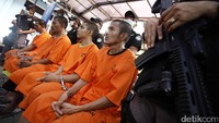 Lima tersangka dihadirkan dalam pemusnahan barang bukti sabu.