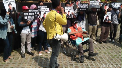 Koalisi Masyarakat Sipil Doakan Papa Cepat Sembuh di KPK