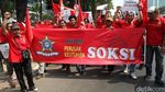 Massa SOKSI Demo Kemenkum HAM