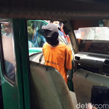 Di Angkot Ini Sopir Setubuhi Penumpangnya di Pinggir Tol Pasteur