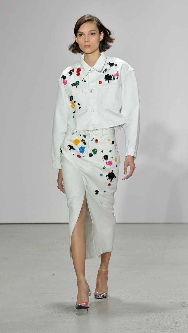 Model walks the runway for Oscar De La Renta fashion show during New York Fashion Week on September 11, 2017 in New York City.  (Photo by Slaven Vlasic/Getty Images)