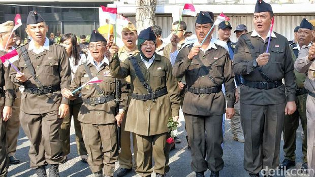 Warga Surabaya Gelar Refleksi Perobekan Bendera Belanda