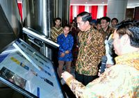 Jokowi di Perpusnas: Sambangi Tunanetra hingga Anak TK