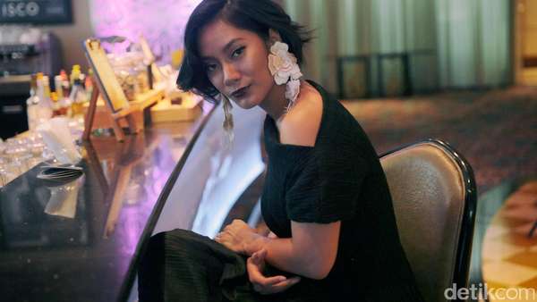 Anggunnya Tara Basro Berbalut Gaun Hitam Anggunnya Tara Basro Berbalut Gaun Hitam
