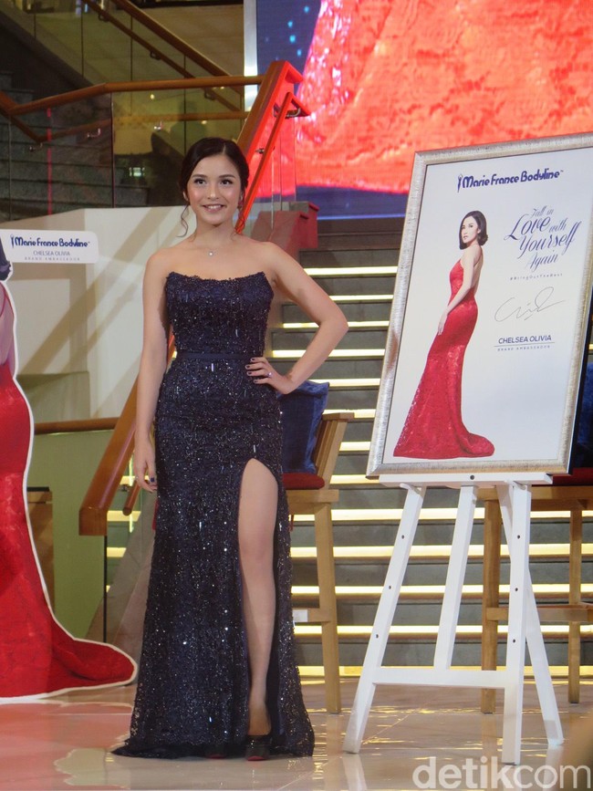 Sebelum langsing, Chelsea Olivia mengaku suka pakai kaus suaminya Glenn yang berpotongan oversized. Foto: Rahmi Anjani/Wolipop