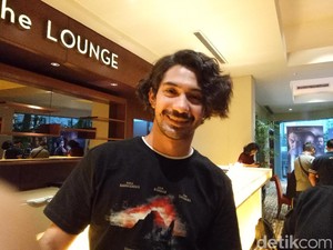 Reza Rahadian Perankan Sosok Chairil Anwar
