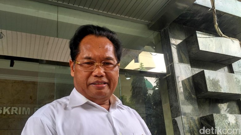 Dilaporkan Akom, Ketum SOKSI Ali Wongso Diperiksa Bareskrim Dilaporkan Akom, Ketum SOKSI Ali Wongso Diperiksa Bareskrim