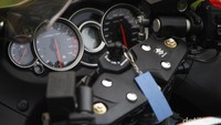 Suzuki Hayabusa dilengkapi dengan tiga mode berkendara, yaitu A, B, dan C. Mode A bisa digunakan oleh pengendaranya untuk merasakan kebuasan Hayabusa sepenuhnya, mode B untuk karakter sedang dan C untuk karakter lebih kalem yang bisa digunakan untuk trek basah.