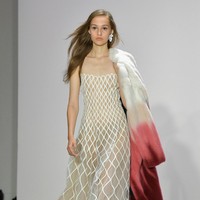 Model walks the runway for Oscar De La Renta fashion show during New York Fashion Week on September 11, 2017 in New York City.  (Photo by Slaven Vlasic/Getty Images)