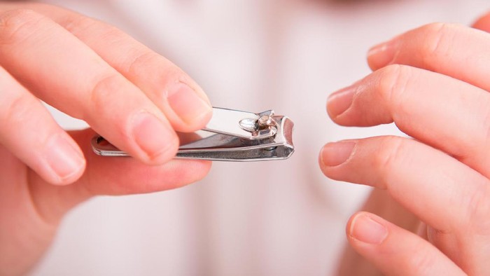 Kuku yang panjang rentan kotor jadi tempat bakteri bersarang. (Foto: Thinkstock) Kuku yang panjang rentan kotor jadi tempat bakteri bersarang. (Foto: Thinkstock)