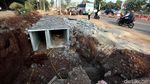 Saluran Air di Jalan KH Noer Ali Diperbaiki
