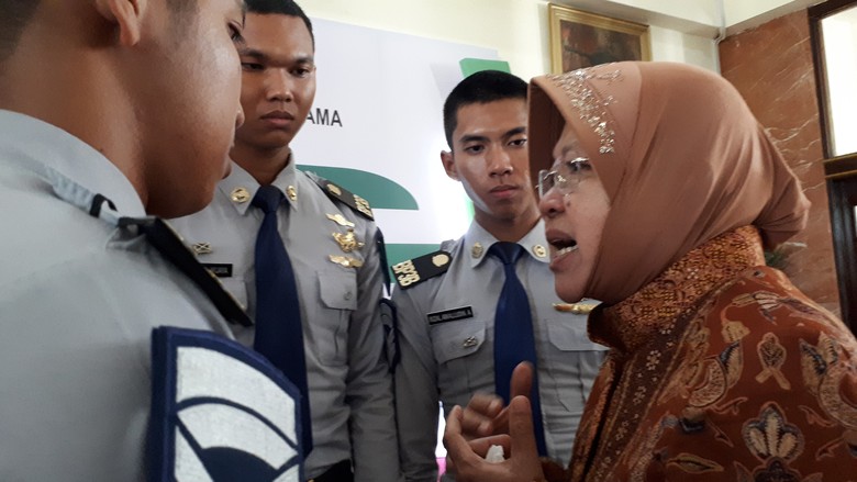 Risma Terharu 5 Siswa Surabaya Diterima Jadi Pilot Citilink Risma Terharu 5 Siswa Surabaya Diterima Jadi Pilot Citilink