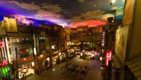 Ada pula Shin-Yokohama Ramen Museum di Jepang. Lantai satu berisi sejarah dari ramen. Sementara lantai dasar berisi 9 restoran dengan sajian ramen dari wilayah berbeda di Jepang. Semakin unik karena dibuat dengan tampilan replika jalanan tahun 1958.