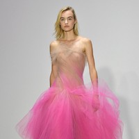 Model walks the runway for Oscar De La Renta fashion show during New York Fashion Week on September 11, 2017 in New York City.  (Photo by Slaven Vlasic/Getty Images)