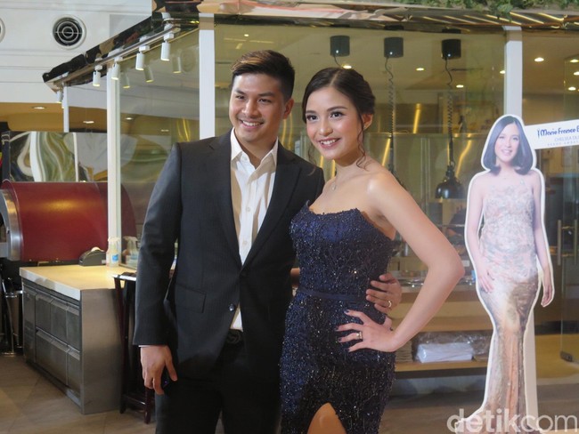 Setelah langsing, Chelsea mengaku Glenn suka dengan bagian pinggangnya yang sudah susut. Foto: Rahmi Anjani/Wolipop