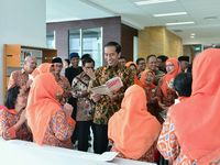 Jokowi di Perpusnas: Sambangi Tunanetra hingga Anak TK