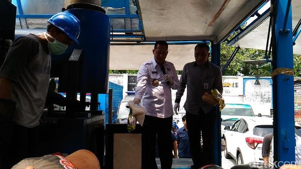 BNN memusnahkan sabu.