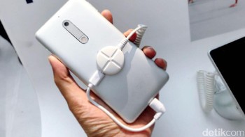 Kamera 13 megapixel, kamera depan 8 megapixel serta pemindai sidik jari.  (Foto: detikINET/Adi Fida Rahman)