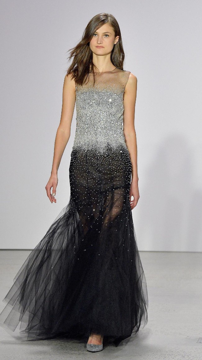 Model walks the runway for Oscar De La Renta fashion show during New York Fashion Week on September 11, 2017 in New York City.  (Photo by Slaven Vlasic/Getty Images)