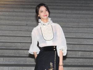 Foto: 10 Benda Wajib Kalau Kamu Ingin Gaya ala Artis Korea Saat Liburan