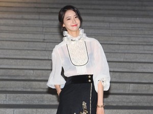 Foto: 10 Benda Wajib Kalau Kamu Ingin Gaya ala Artis Korea Saat Liburan