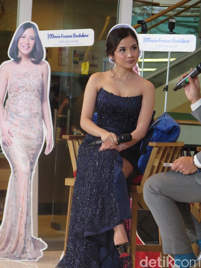 Ia pun bercerita mengenai rencananya untuk kembali ke dunia hiburan. Entertainment nggak bakal ditinggalin tapi sekarang fokusnya beda karena sudah jadi ibu dan istri, ungkapnya. Foto: Rahmi Anjani/Wolipop