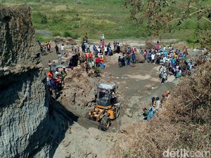 Pemilik Tambang Pasir di Mojokerto Ditetapkan Tersangka
