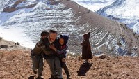 Kehidupan penduduk Berber bisa dibilang sulit. Namun, dikelilingi dengan alam yang luar biasa indah dan keramahan penduduknya akan membuat siapa pun yang datang ke sini bahagia (Youssef Boudlal/Reuters)