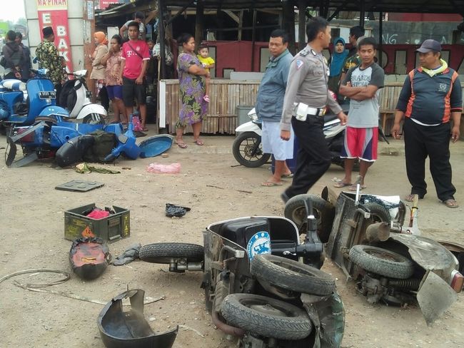 Truk Seruduk Kerumunan Vespa di Subang Satu Orang Tewas