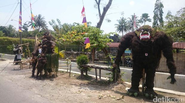 Boneka memedi sawah