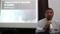 Marzuki Darusman menyampaikan keterangan perihal konflik Rohingya.