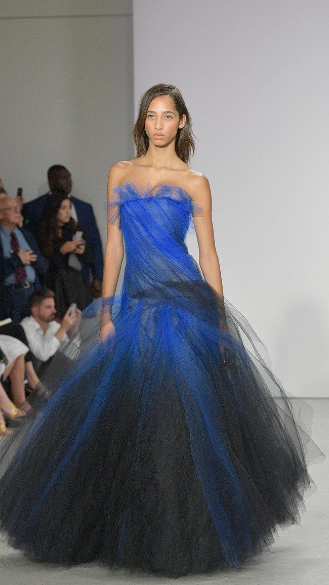 Model walks the runway for Oscar De La Renta fashion show during New York Fashion Week on September 11, 2017 in New York City.  (Photo by Slaven Vlasic/Getty Images)