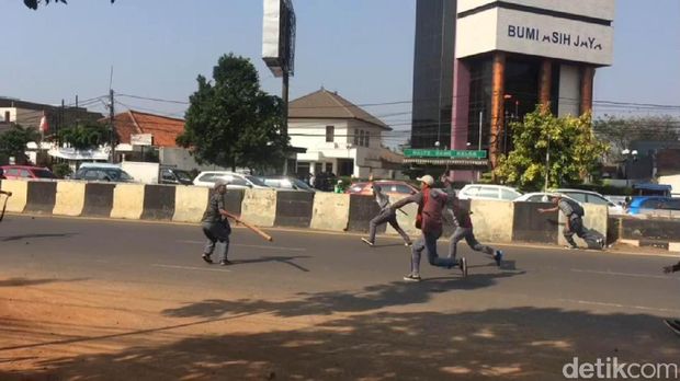 Polisi Bubarkan Tawuran Pelajar di Matraman