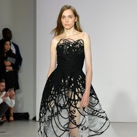 Model walks the runway for Oscar De La Renta fashion show during New York Fashion Week on September 11, 2017 in New York City.  (Photo by Slaven Vlasic/Getty Images)