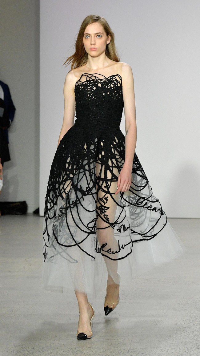 Model walks the runway for Oscar De La Renta fashion show during New York Fashion Week on September 11, 2017 in New York City.  (Photo by Slaven Vlasic/Getty Images)