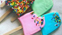 Es Loli ini dibuat seperti cookies dengan warna-warni pastel yang cantik. Taburan cokelat warna-warni bikin tampilannya makin menggemaskan.Foto: Istimewa