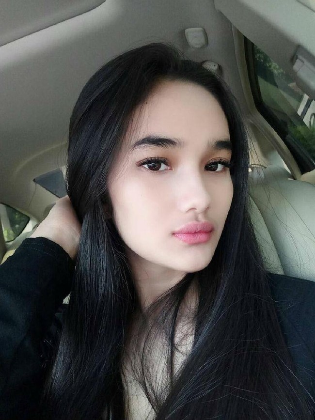 Faby Marcella menikah di umur 18 tahun dengan seorang aktor bernama Revand Narya. Foto: Instagram
