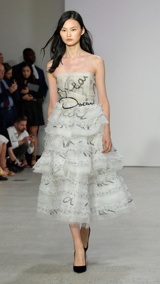 Model walks the runway for Oscar De La Renta fashion show during New York Fashion Week on September 11, 2017 in New York City.  (Photo by Slaven Vlasic/Getty Images)