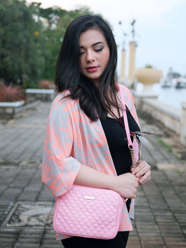 Eriska Reinisa yang menikah pada umur 20 tahun dengan Mithu Nisar. Foto: Instagram