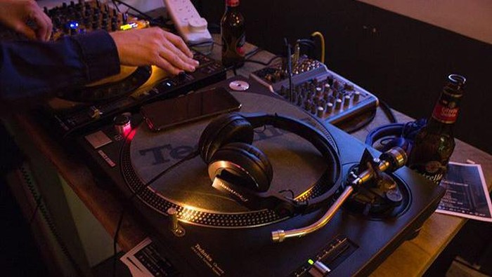 Ilustrasi musik elektronik.
