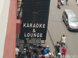 Satpol PP Hanya Segel Karaoke Diamond, Bar Tetap Jalan